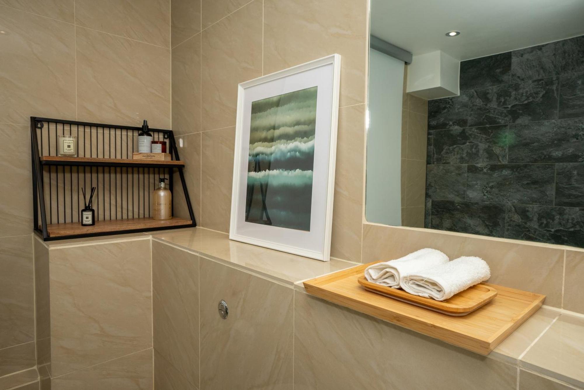 Stylish Flat Minutes From Covent Garden - West End ロンドン エクステリア 写真