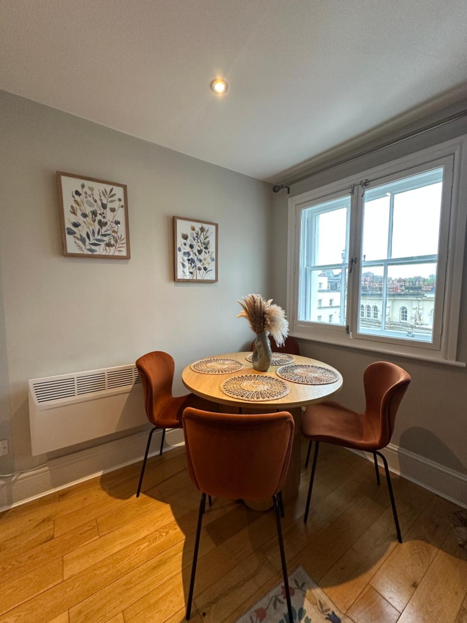 Stylish Flat Minutes From Covent Garden - West End ロンドン エクステリア 写真